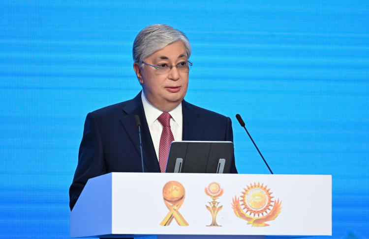 Глава государства принял участие в церемонии награждения лауреатов премий «Алтын сапа» и «Парыз»