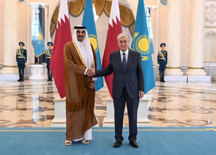 Глава государства провел встречу c делегацией во главе с Эмиром Катара шейхом Тамимом бен Хамадом Аль Тани