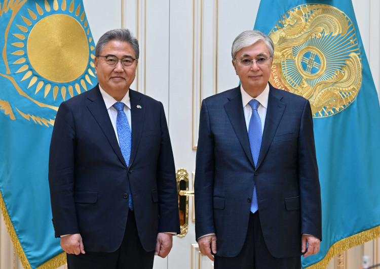 President Kassym-Jomart Tokayev receives Minister of Foreign Affairs Park Jin of the Republic of Korea